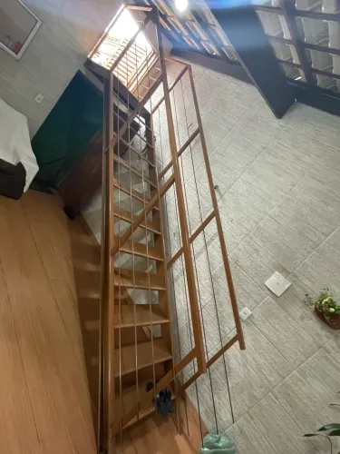 Escada de ferro 11 degraus mais patamar 