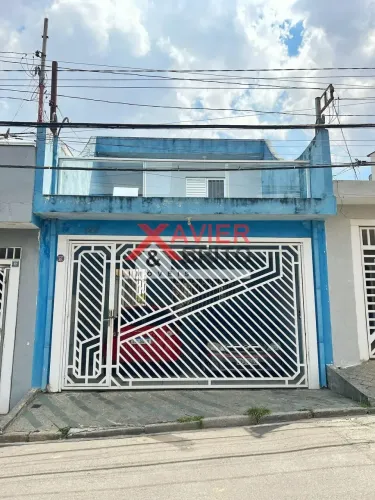 Sobrado à3 Quartos com Salão de Festas no Jardim Santa Maria - 140m²