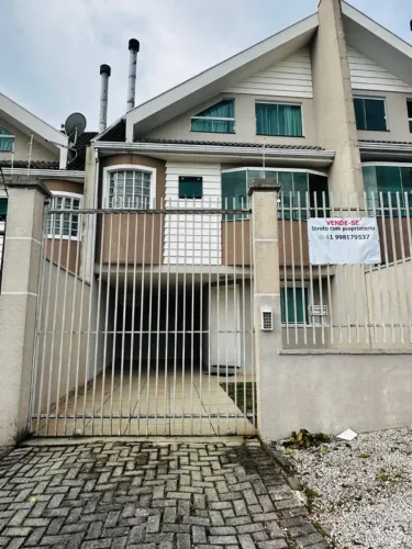 Sobrado a venda no Atuba/Curitiba. Próximo ao parque, 1 suíte e 2 quartos Demi suíte.