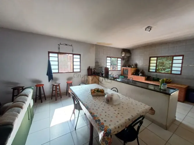 Sítio - Parateí de Baixo - Jacareí - 5 Dormitórios - 240.000m²