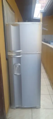 Geladeira Eletrolux (com defeito)