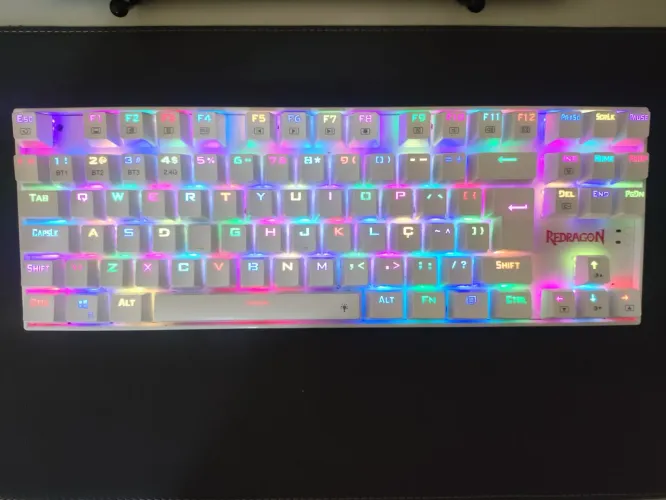 Teclado Mecânico Redragon Kumara Pro Wireless Branco RGB Brown Switch + Caixa