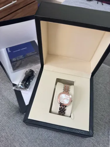 Piaget Sixtie de 29 mm em aço e detalhes em aço rosa