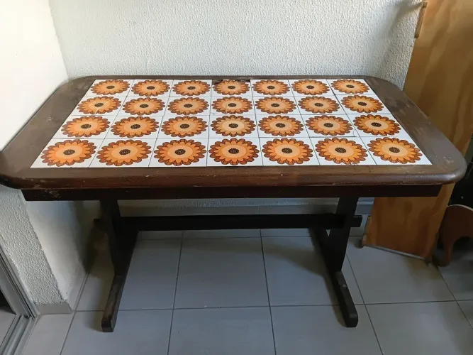 Mesa e cadeiras madeira maciça 