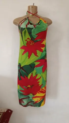 Saída e vestido banho e maiô