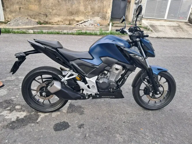 Honda cb300f