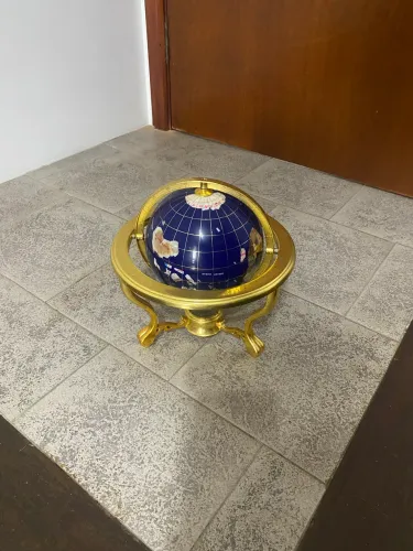 Globo Terrestre Decorativo em Pedras Naturais com Bússola
