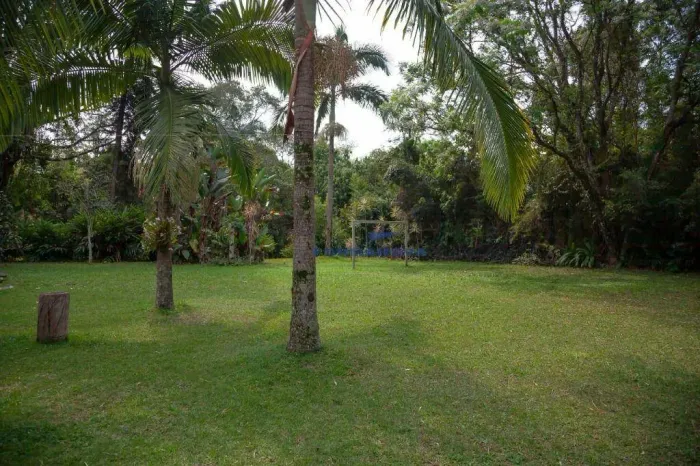 Terreno à venda em condomínio na Granja Viana