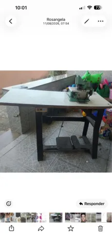 Máquina overloque com mesa