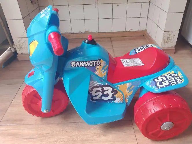 Moto elétrica infantil 