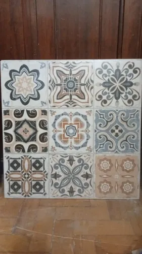 Desapego: Lote com 5 Peças de Piso Ladrilho Hidráulico Vintage (58x58 cm) - NOVOS!
