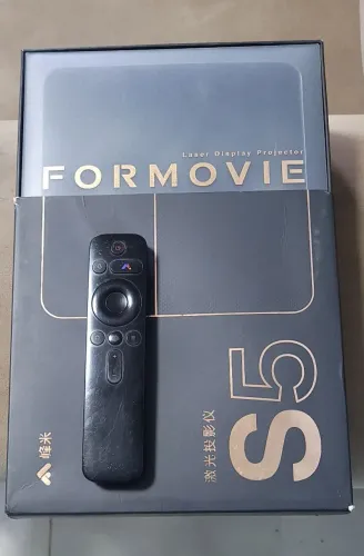 Projetor Laser Formovie S5 + Tela SilverCine Pérola Negra VX 107" (Completo)