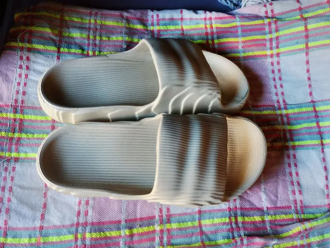 Vende-se chinelo
