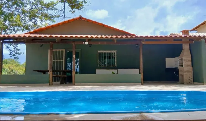 Excelente casa disponível para finais de semana, às margens do Rio