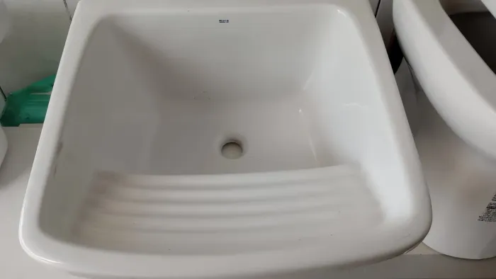 Tanques lavatório M