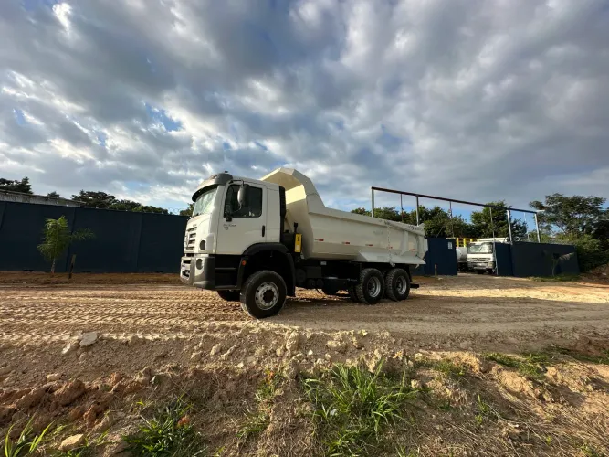 Caminhão Caçamba VW 31.330 2018 6X4