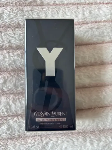 YVES SAINT LAURENT