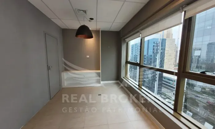 Sala comercial à venda com 32m² de área útil com 1 vaga de garagem em Alphaville