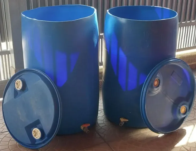 Tambor de plástico 200lts: valor 100 reais a unidade 