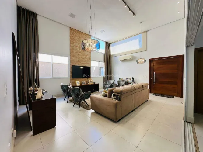 Casa no condomínio Damha I com 04 quartos, sendo dois suítes em Uberaba/MG