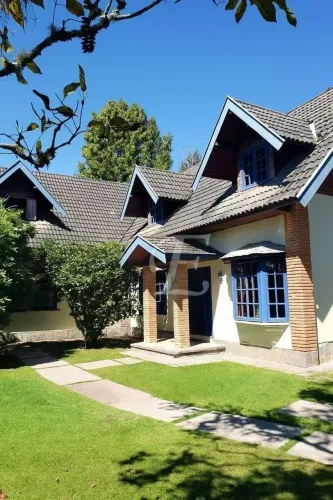 Casa do Ipê Amarelo Luxuosa Residência à Venda em Campos do Jordão | Mobiliada | | 970 m²