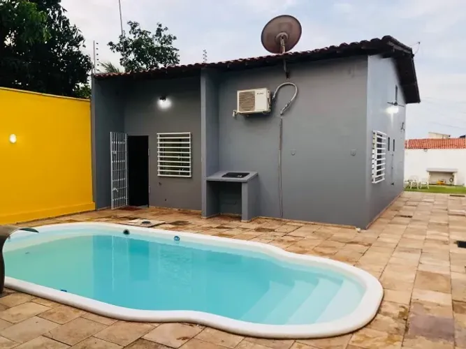 Vendo excelente casa com piscina próximo ao Shopping Pátio Norte