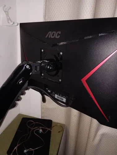 Monitor gamer 850,00 + suporte articulado e suporte do proprio monitor nunca usado +cabo