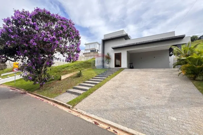 Casa à Venda no Condomínio Villa Real Bragança Paulista, SP