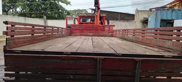 Carroceria Aberta 6,50 x 2,5 metros.