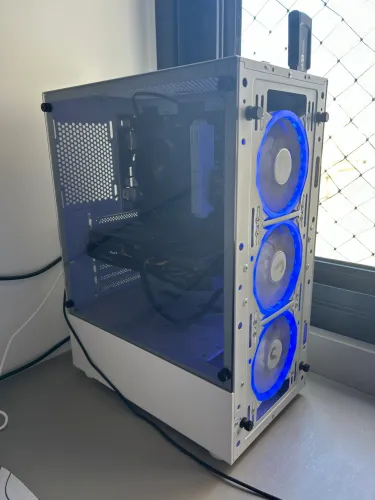 Computador em perfeito estado