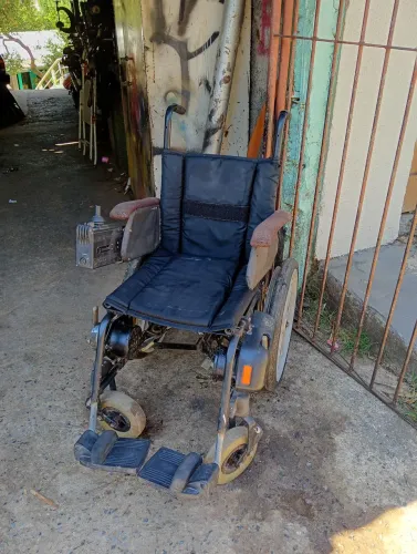 Cadeira de Rodas Motorizada Elétrica - sem baterias 