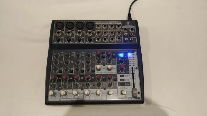 Mesa de som Behringer EURORACK UB1202FX (LEIA A DESCRIÇÃO)