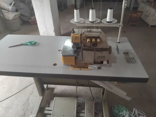 Máquina overlok industrial