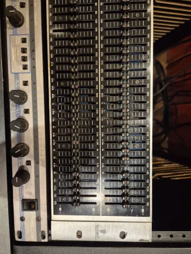 Equalizador Behringer fbq 6200