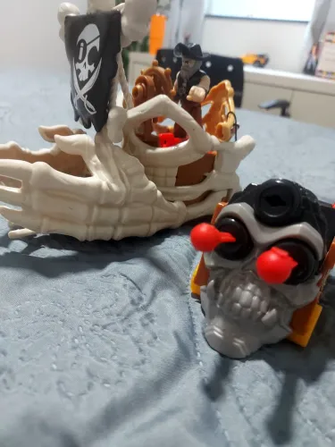 Barco pirata brinquedo