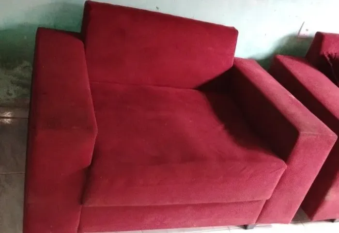 Desapego / Mudança: Sofá Vermelho - R$ 100