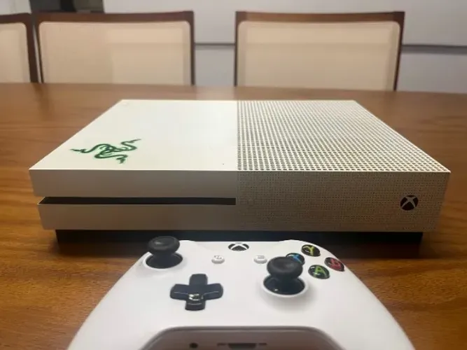 Xbox One S + Controle