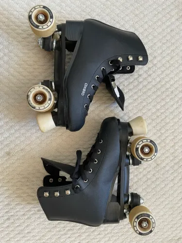 Patins de quatro 4 rodas preto decathlon