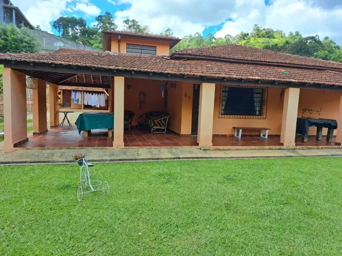 Fazenda/Sítio/Chácara para venda tem 2865 metros quadrados com 3 quartos em Centro - Morun