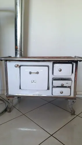 Fogão a lenha.