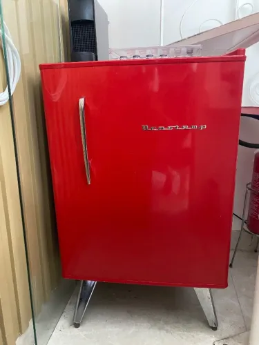 Frigobar Brastemp retrô vermelho
