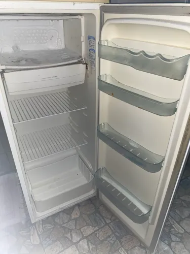 Vende-se geladeira 