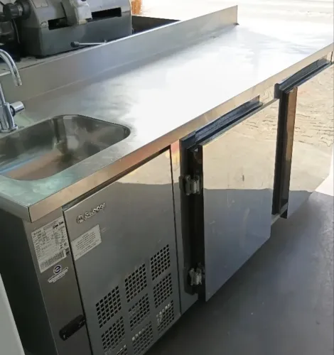 Bancada de inox refrigerada com pia 