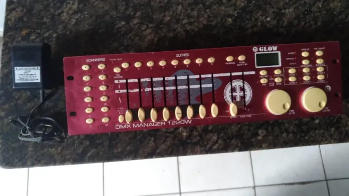 Mesa de Luz + 20 mts de Multicabo de 5 vias + 2 varas de tomadas embutidas