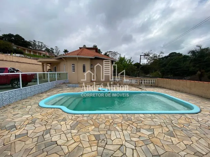 Casa à venda 04-Dormitórios