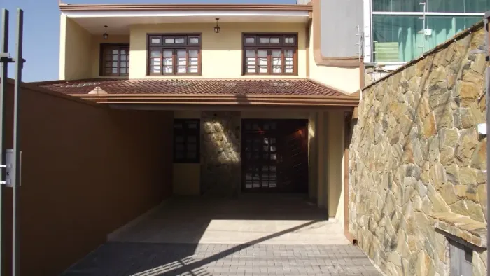 Alugo Sobrado (134m²), 3 quartos, - Boqueirão Curitiba-Pr.