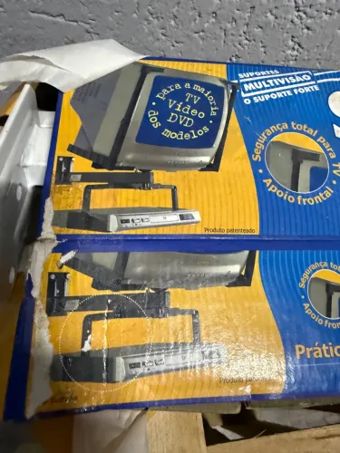 Suporte para tv e cassete