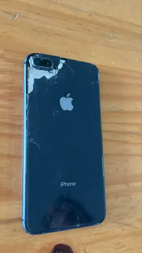 iPhone 8 Plus quebrado e funcionando