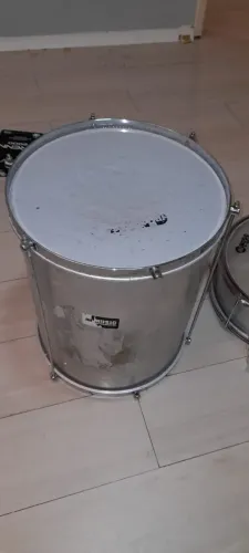 Surdo 45x14 com pele danificada e com peças faltando