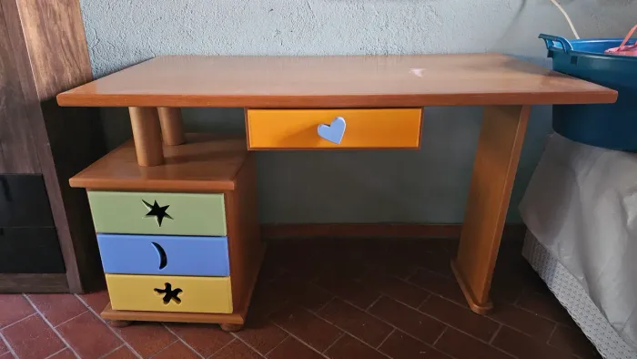 Escrivaninha Infantil de Madeira Maciça